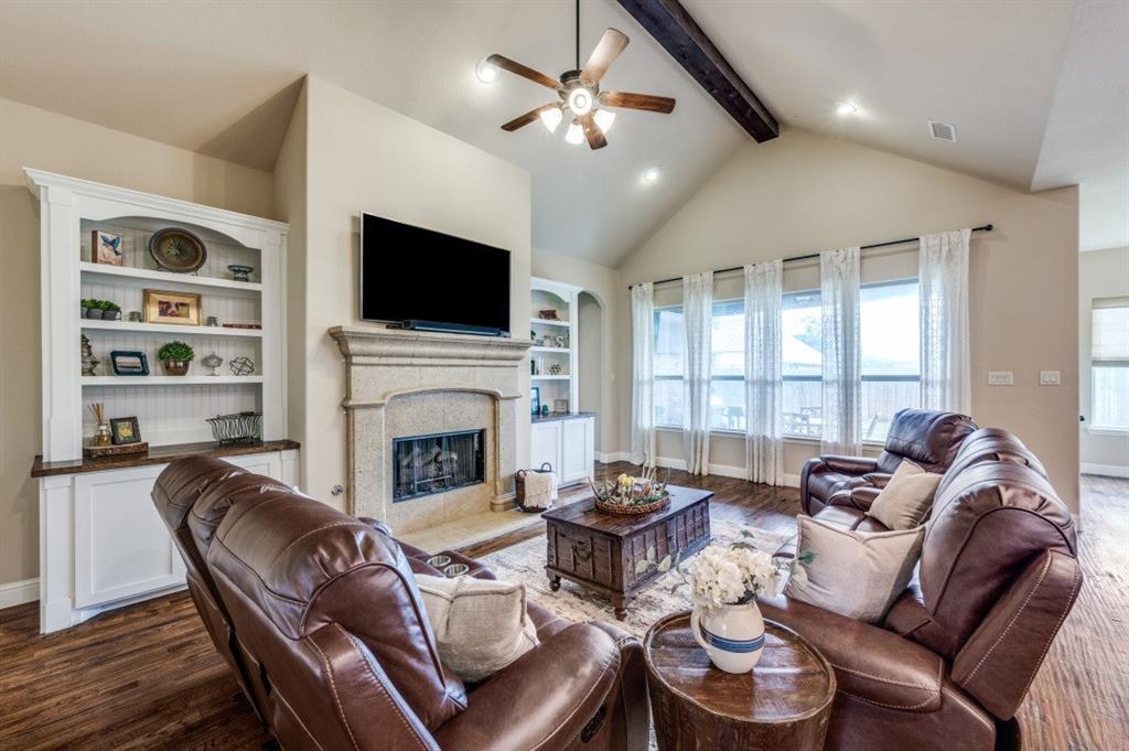 Property Photo: 401 Devonshire Drive TX 75078