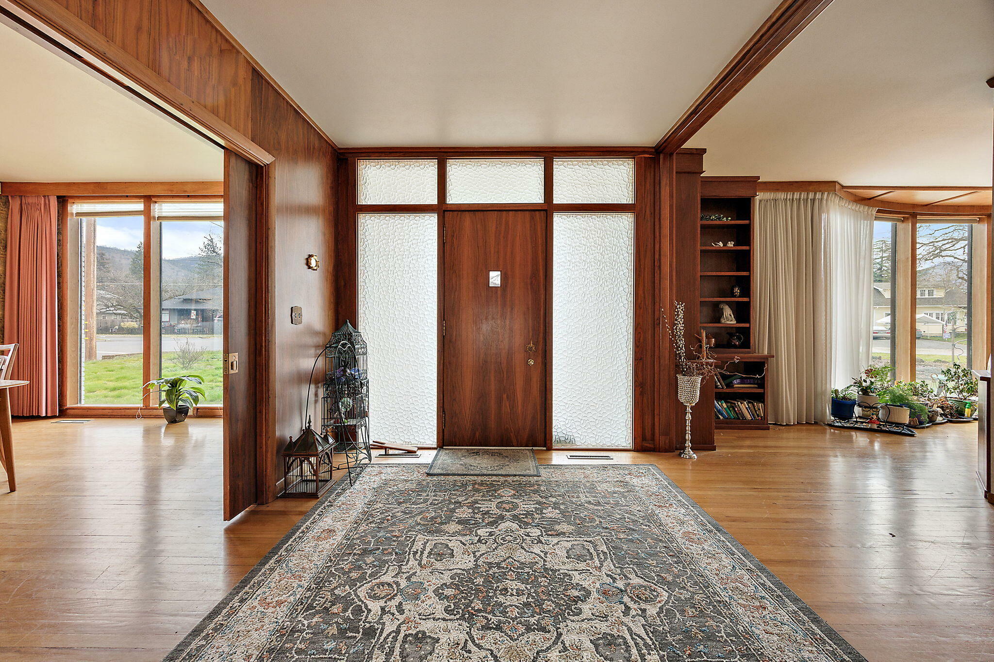 Property Photo:  796 NW 4th Street  OR 97526 