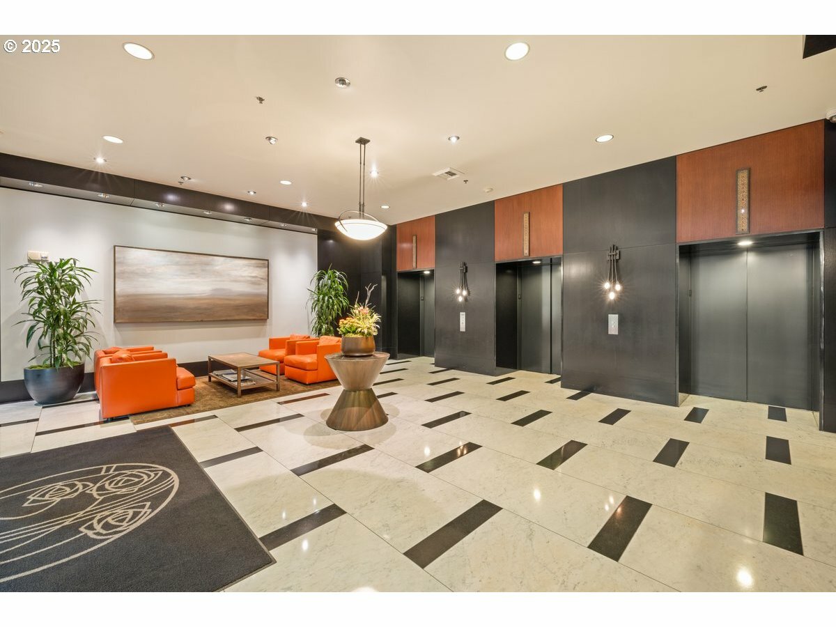 Property Photo: 333 NW 9th Ave 1323 OR 97209
