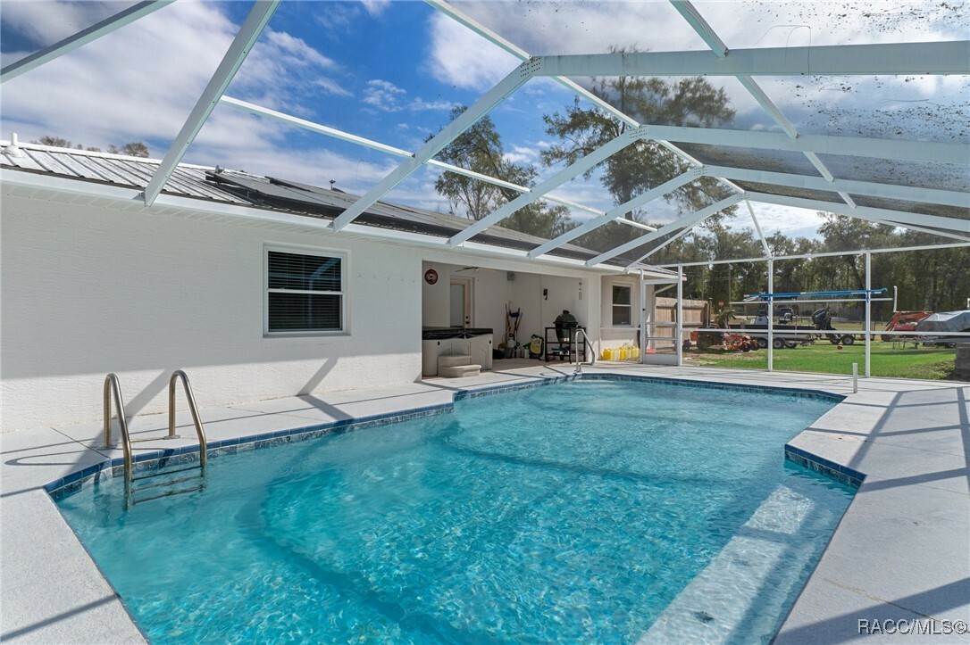 Property Photo: 943 Maple Avenue FL 34452