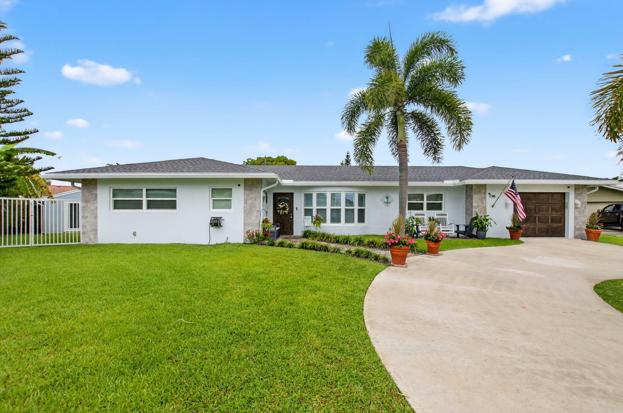 Property Photo:  545 NW 13th Drive  FL 33486 