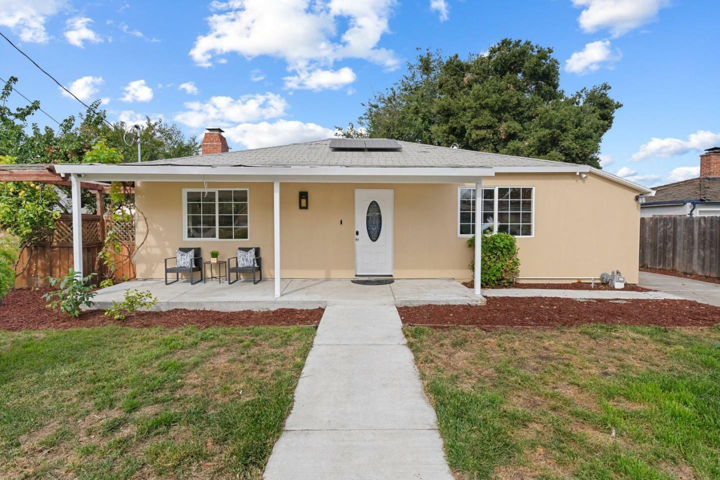 Property Photo:  2301 Poplar Avenue  CA 94303 