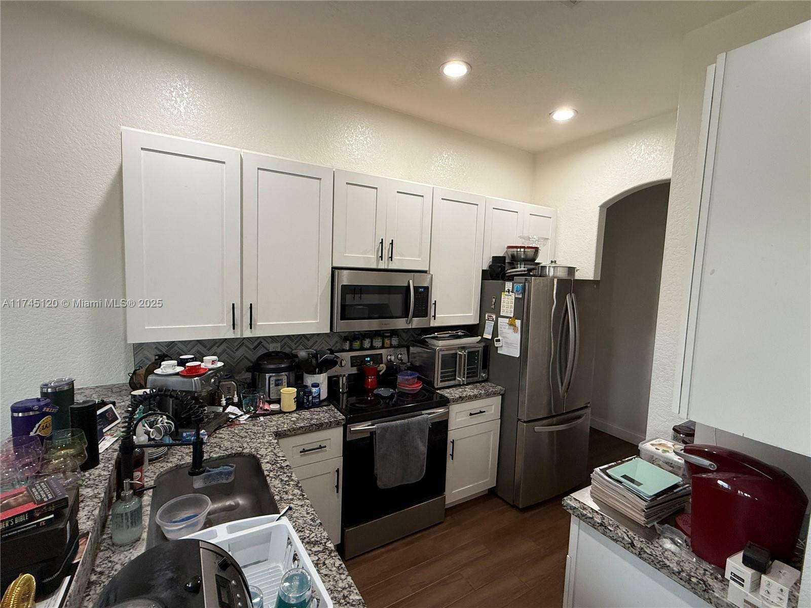 Property Photo:  1231 SE 16th Ave  FL 33035 