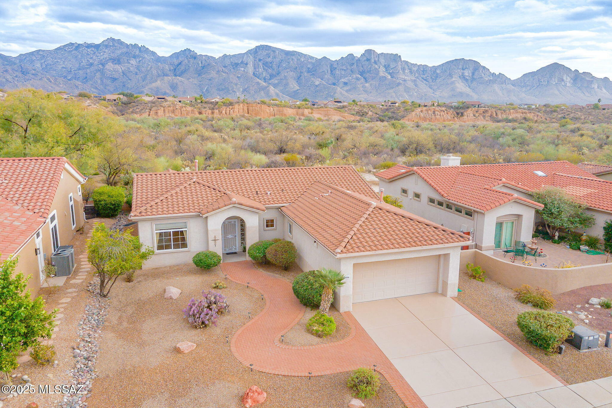 Property Photo:  13688 N Lobelia Way  AZ 85755 