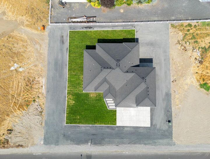 Property Photo:  5615 Sandifur Pkway  WA 99301 