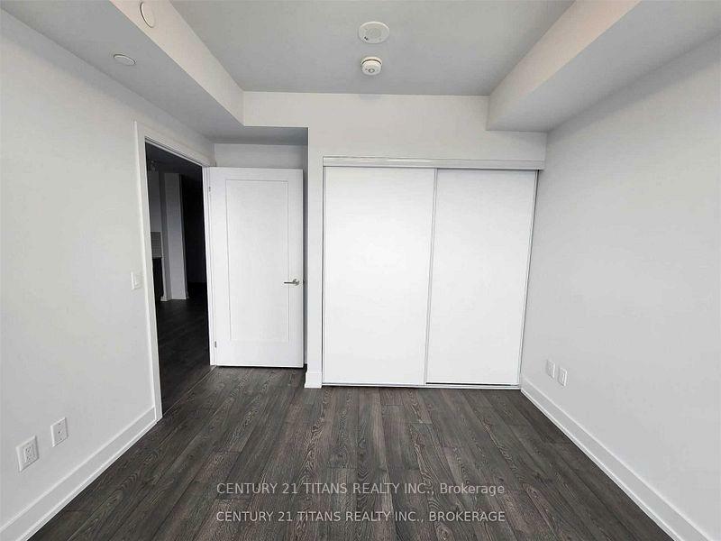Property Photo: 2550 Simcoe St N 2512 ON L1L 0R5