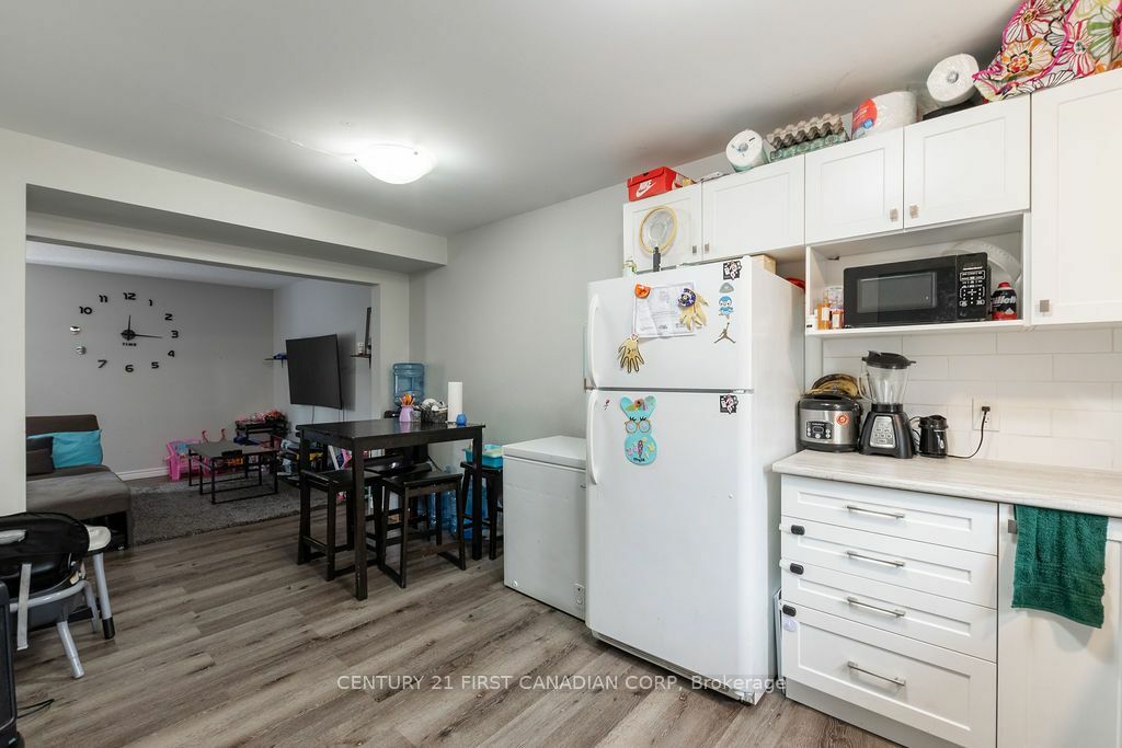 Property Photo:  217 Martinet Ave 23  ON N5V 4P5 