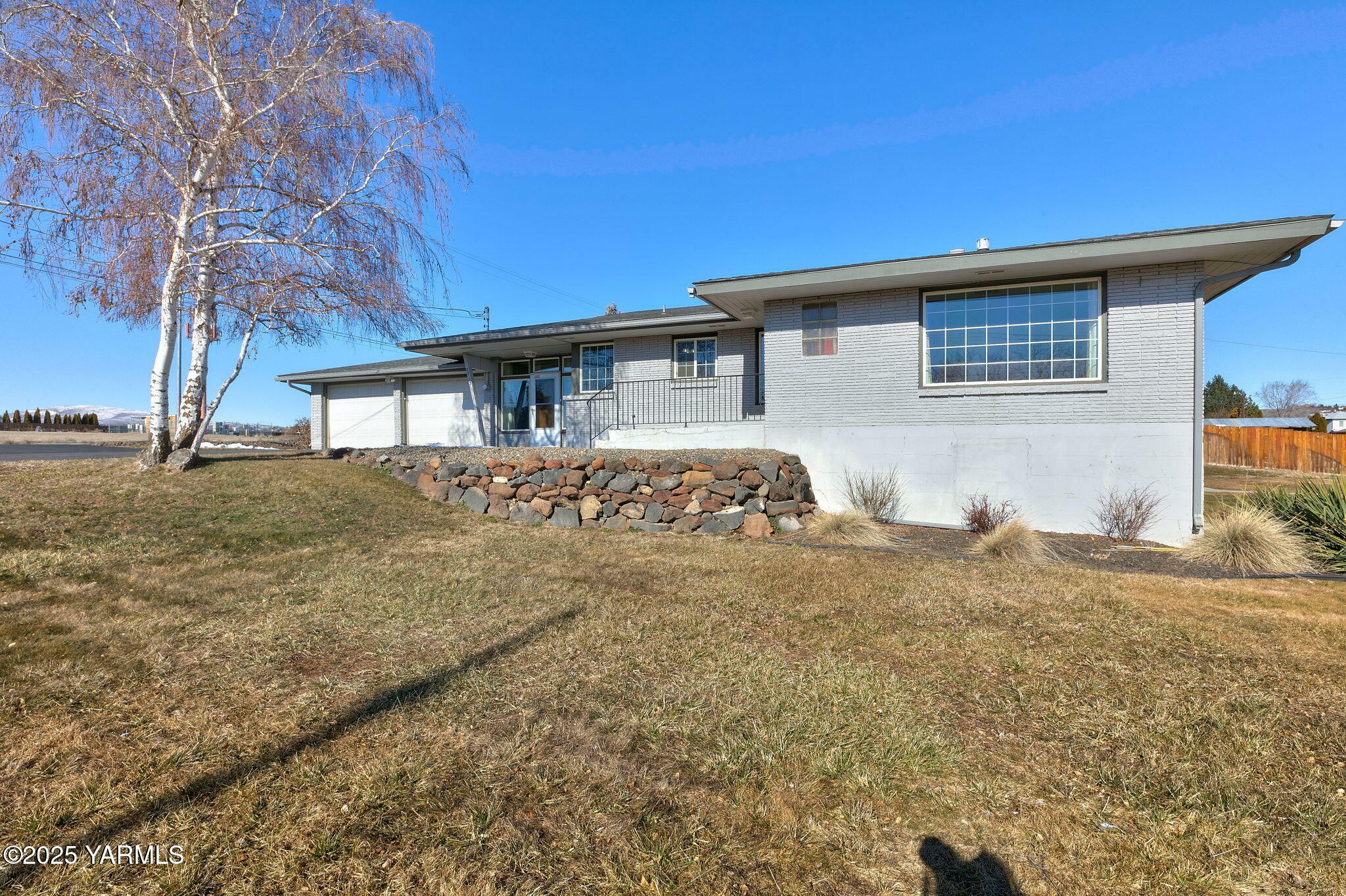 Property Photo:  8711 Tieton Dr  WA 98908 