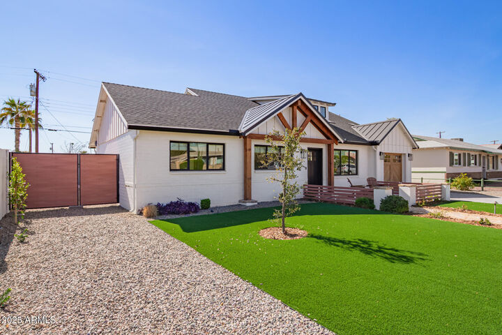 Property Photo: 7525 E Latham Street AZ 85257
