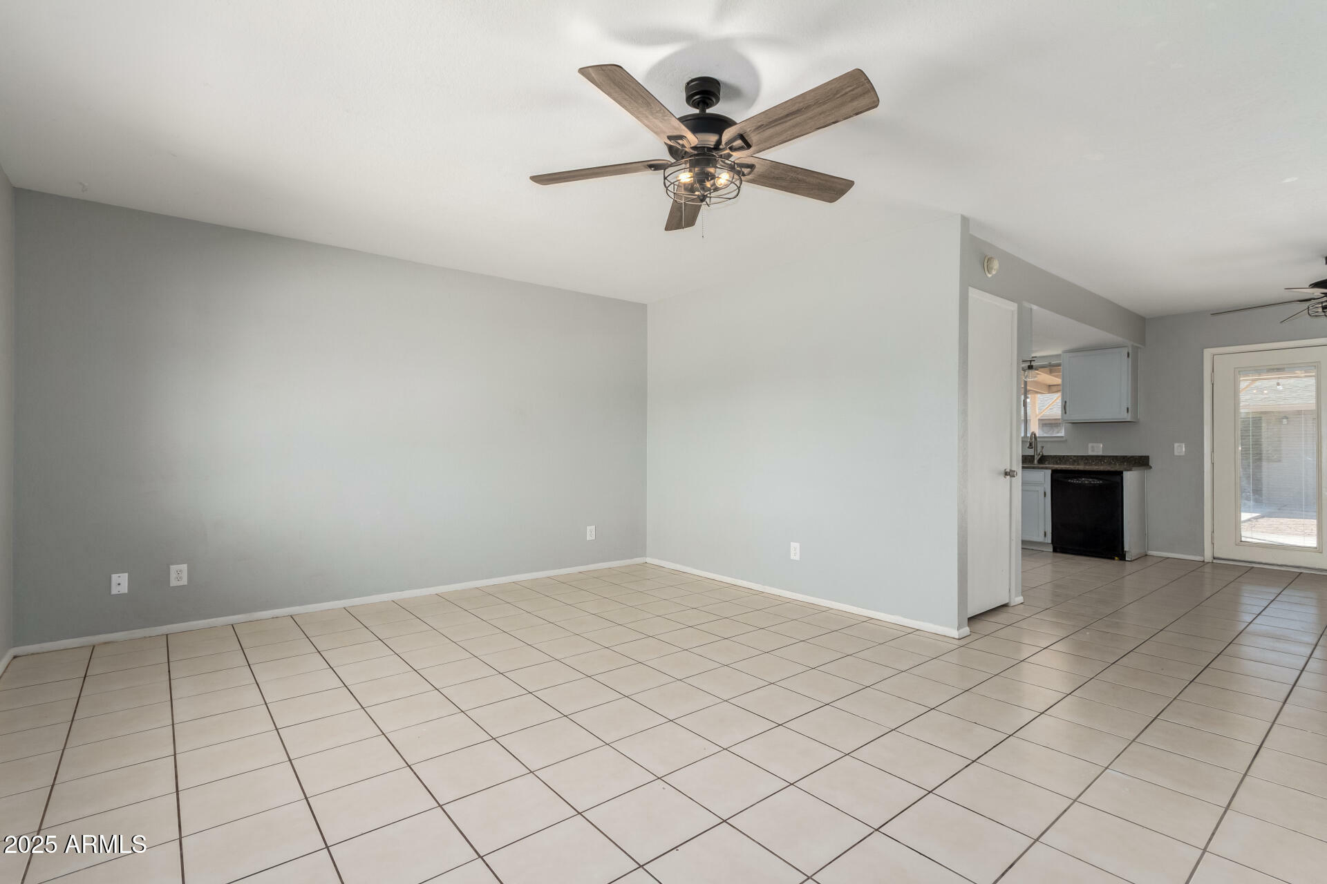 Property Photo:  848 N Main Drive  AZ 85120 