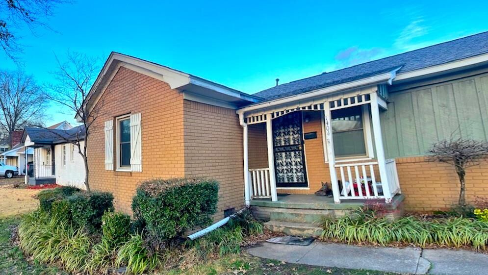 Property Photo: 1404 N Broadway Street AR 72315