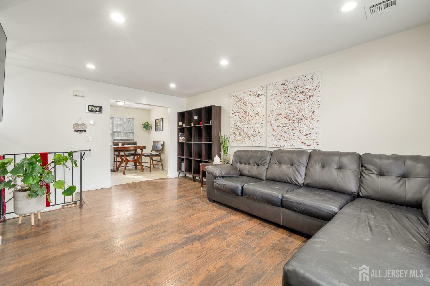 Property Photo:  20 Hanover Square C  NJ 08846 