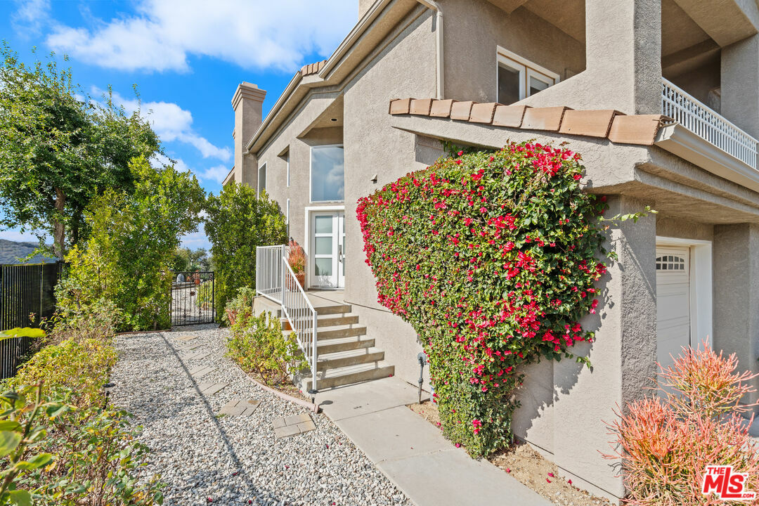 Property Photo:  22553   Blueridge Ct  CA 91302 