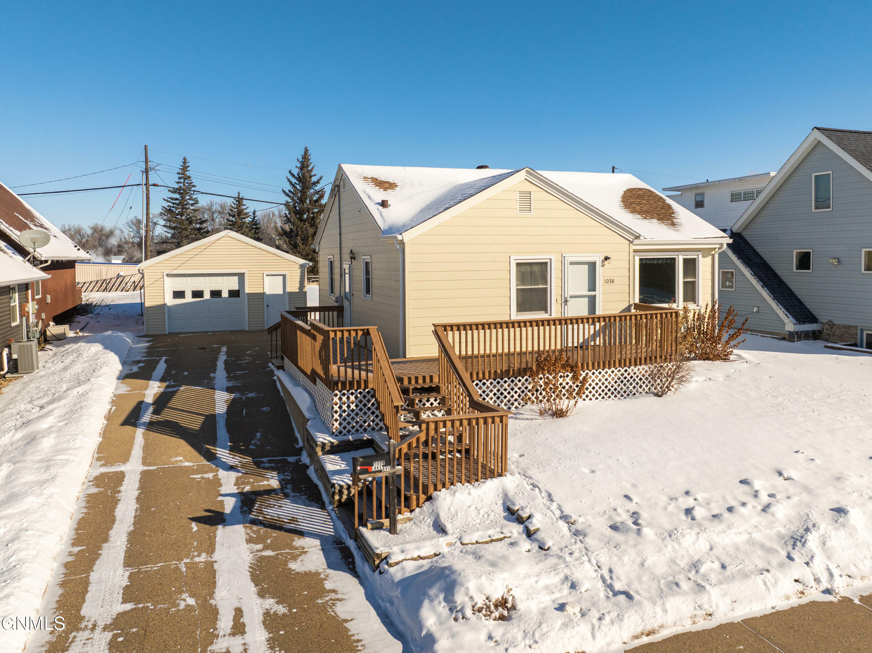 Property Photo:  1038 Lake Avenue  ND 58504 