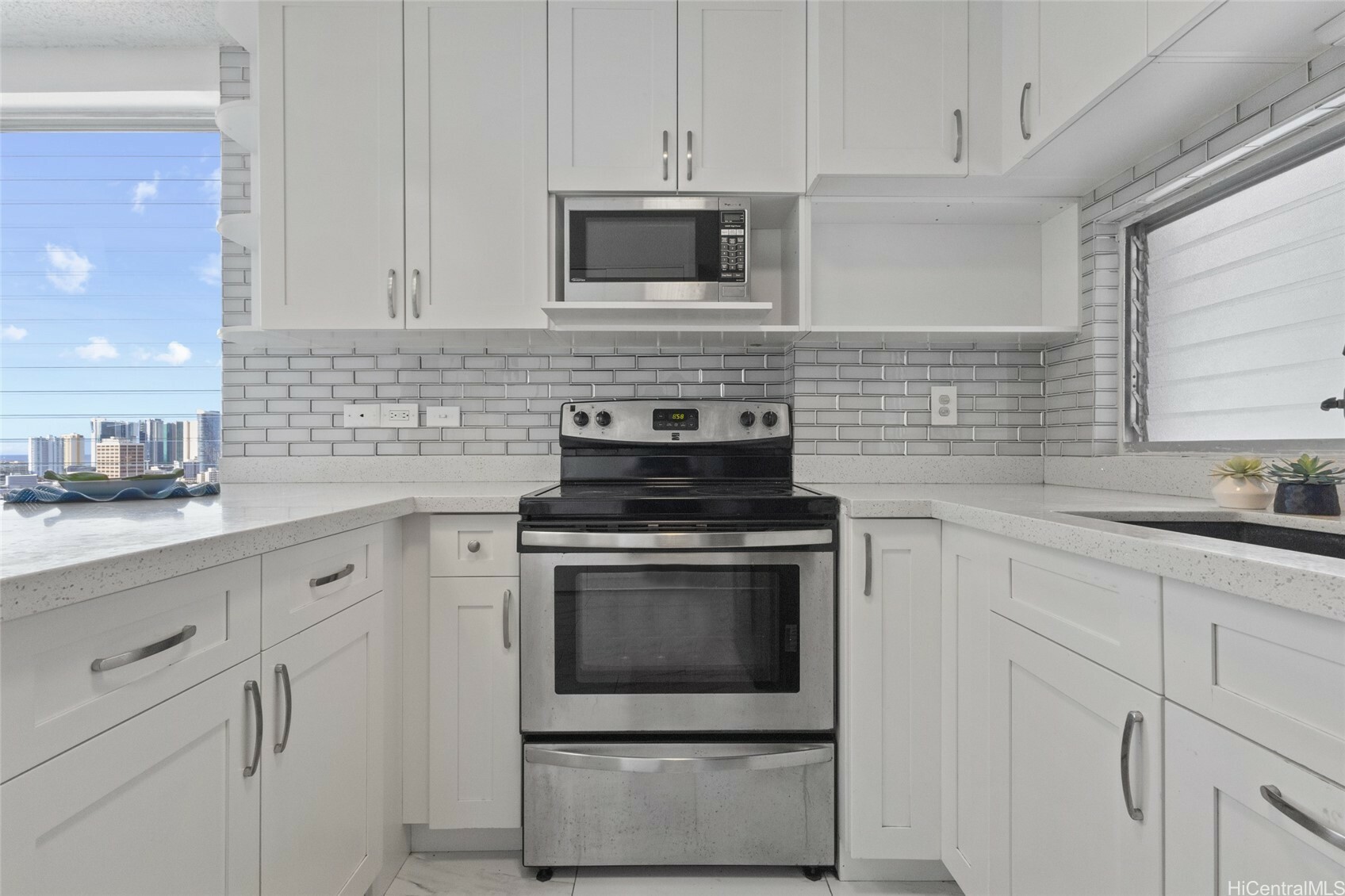 Property Photo: 1617 Keeaumoku Street 1405 HI 96822