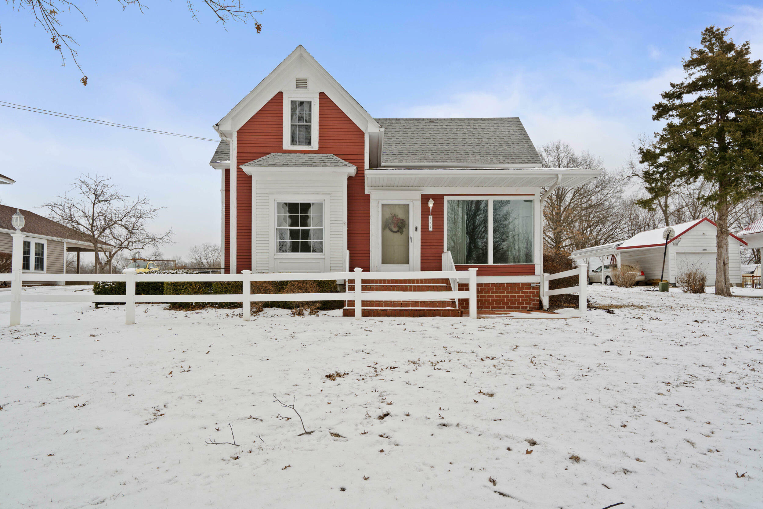 Property Photo:  1008 Wood Street  MO 65251 