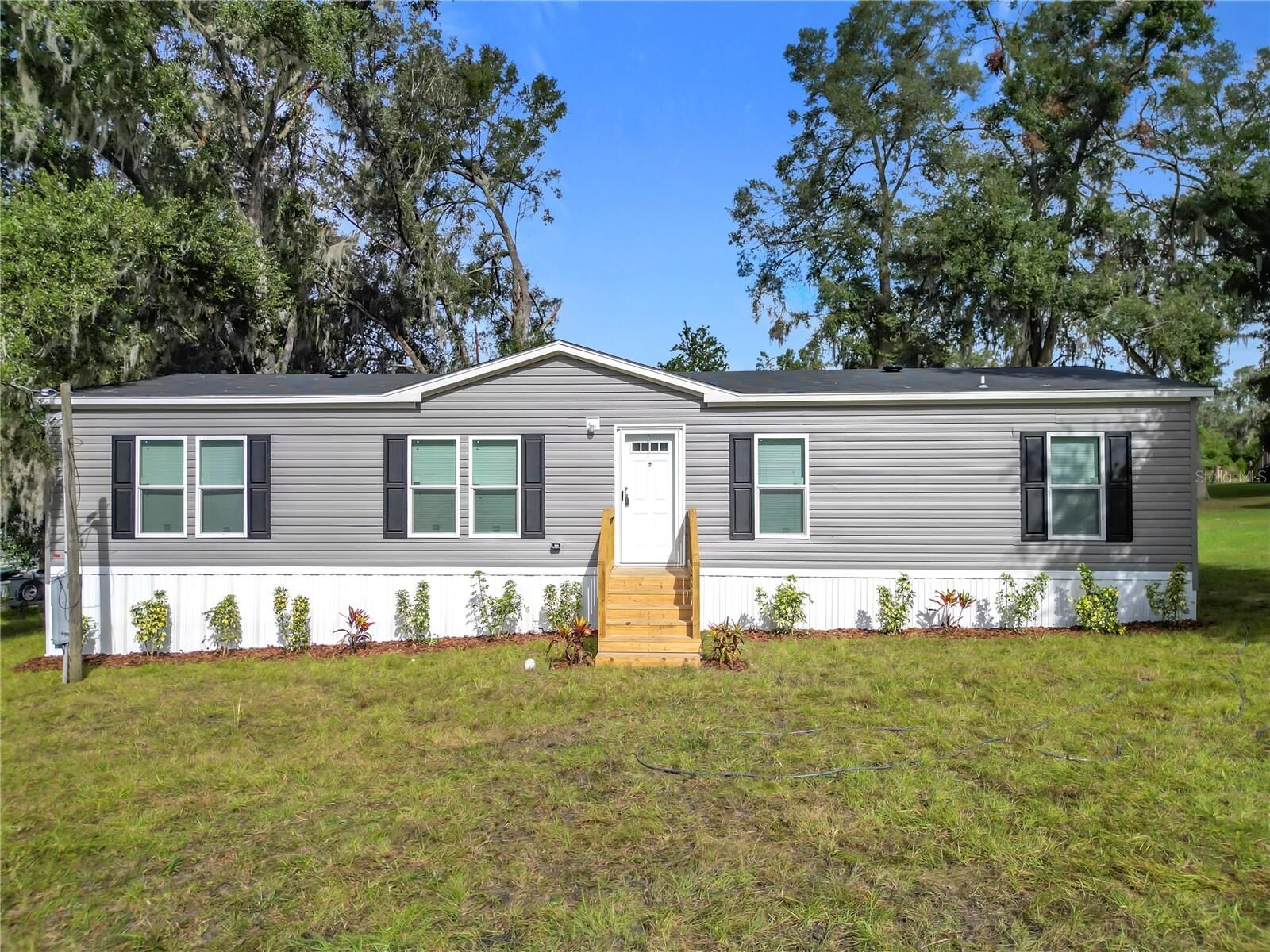 Property Photo:  5045 SE 148th Street  FL 34491 
