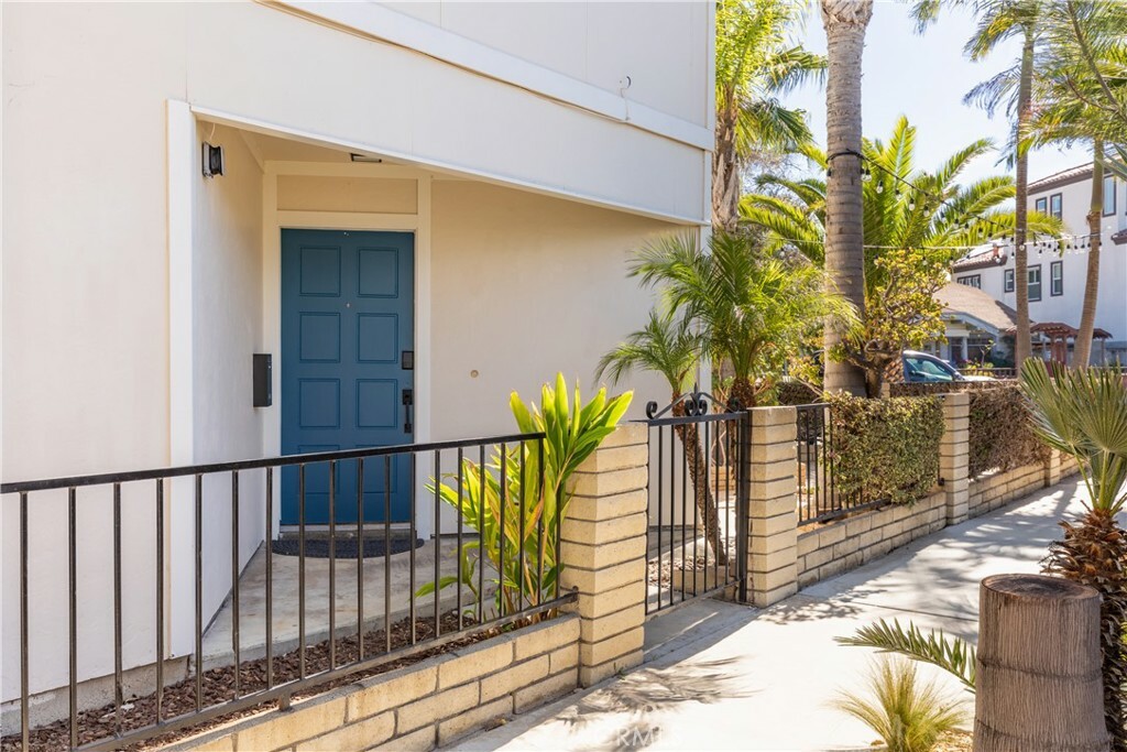 Property Photo:  800 Florida Street  CA 92648 