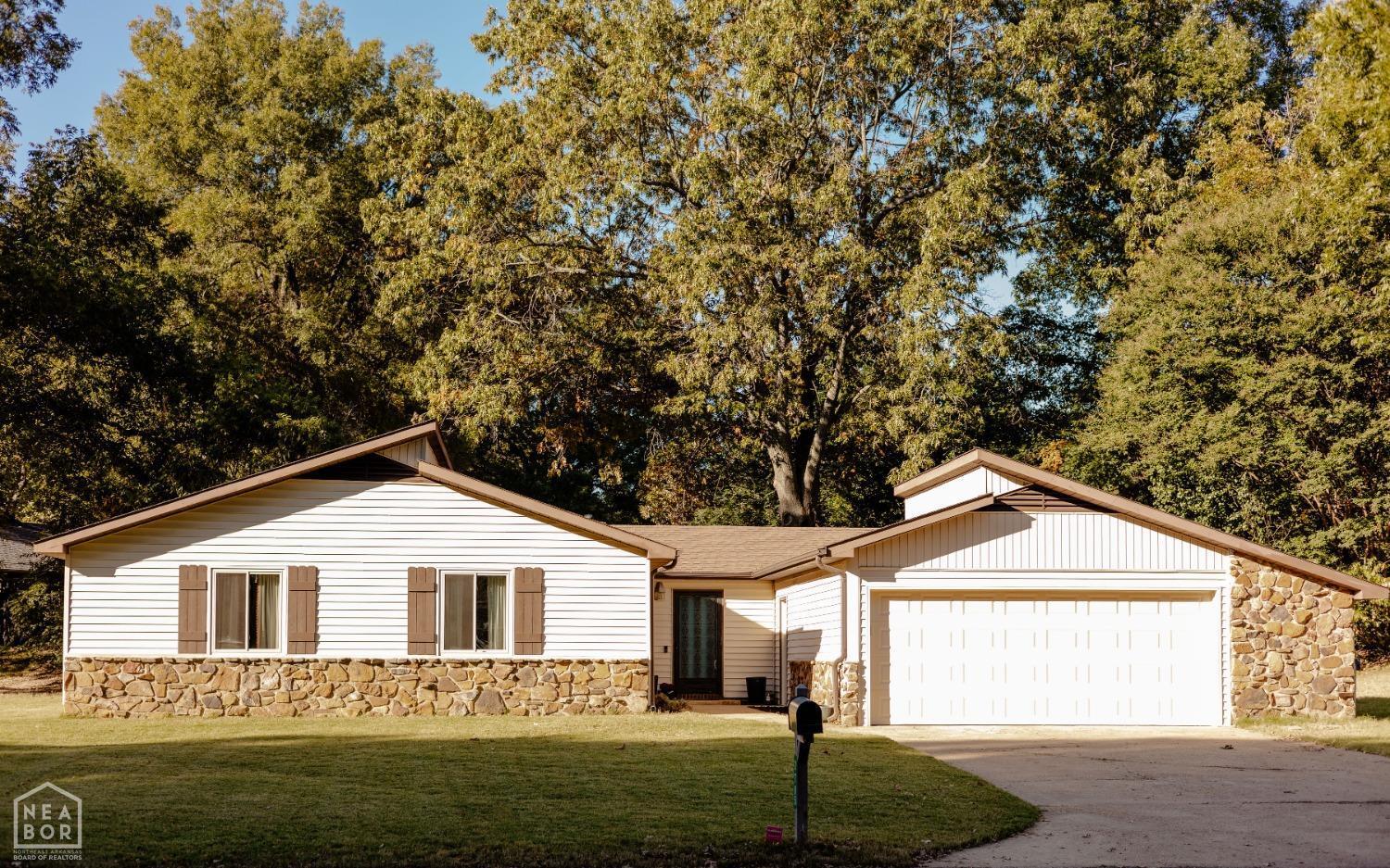 Property Photo: 2705 Glenwood Drive AR 72401