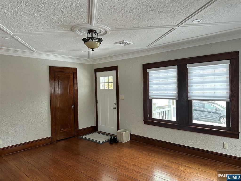 Property Photo:  8 Edgewood Avenue  NJ 07481 