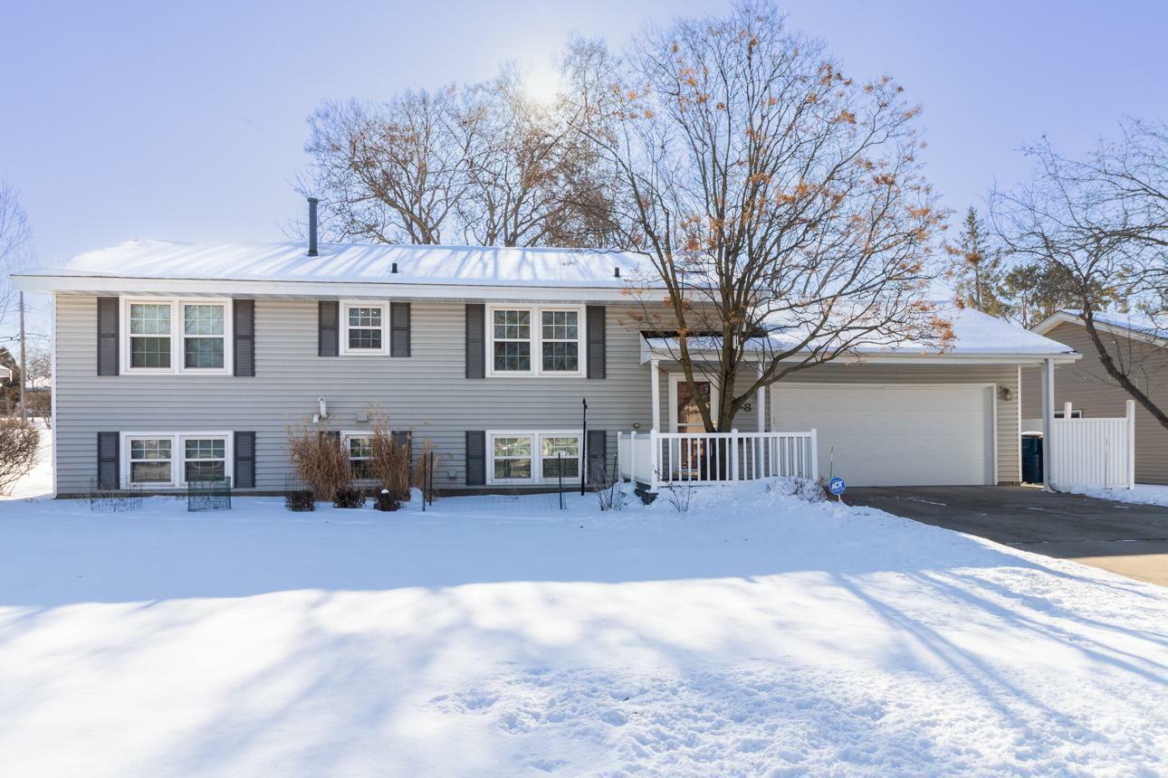 Property Photo:  3028 Flag Avenue N  MN 55427 