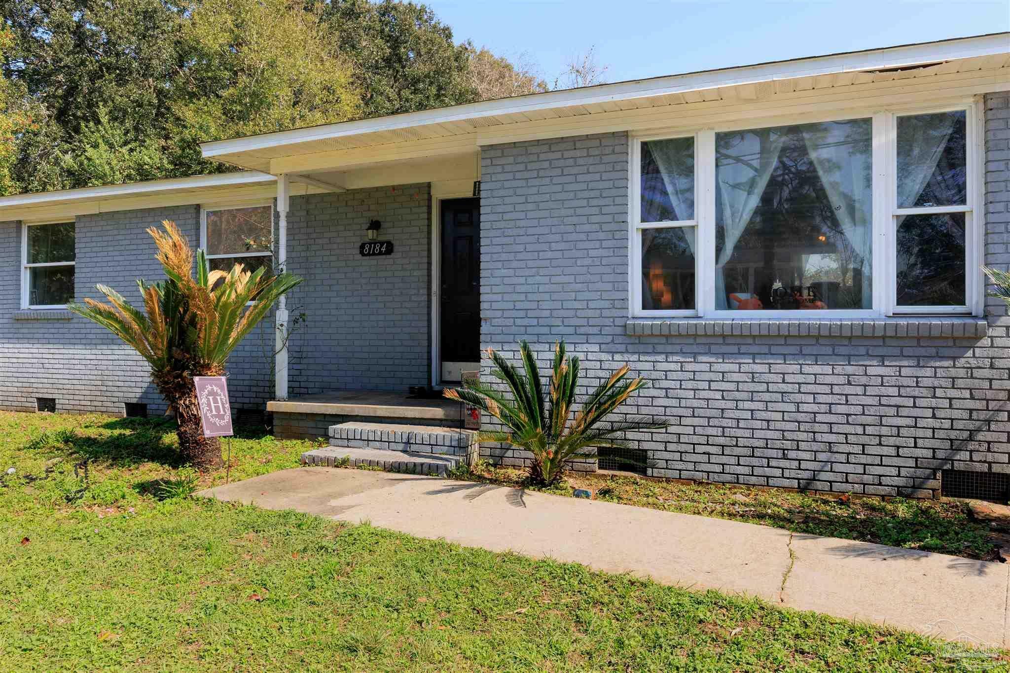 Property Photo: 8184 Excelsior Dr FL 32514