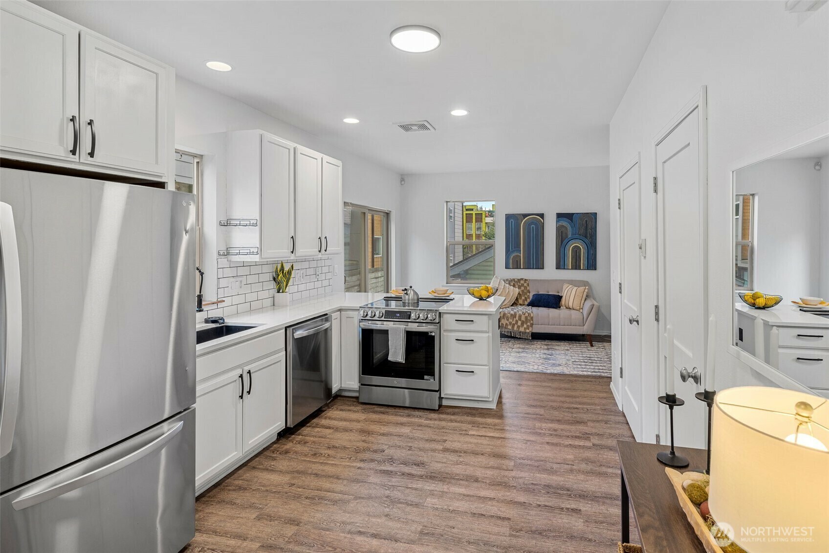 Property Photo: 4802 Delridge Way SW B WA 98106
