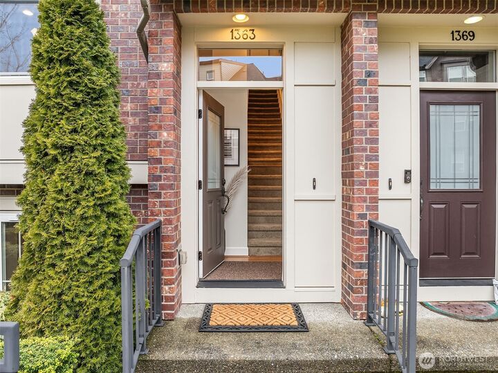 Property Photo:  1363  Greenwich Walk  NE  WA 98029 