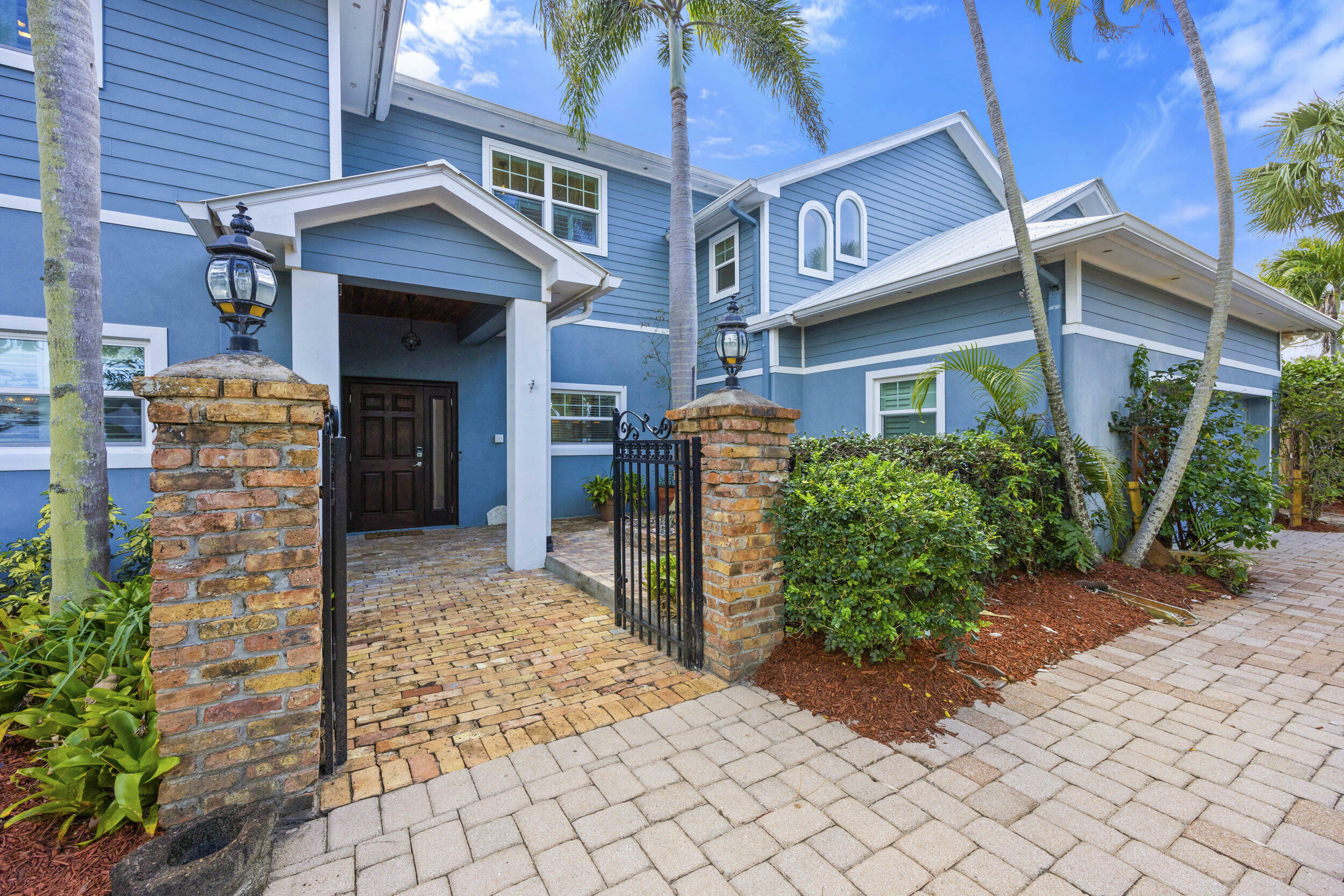 Property Photo: 1009 NW Terrace Road FL 34994