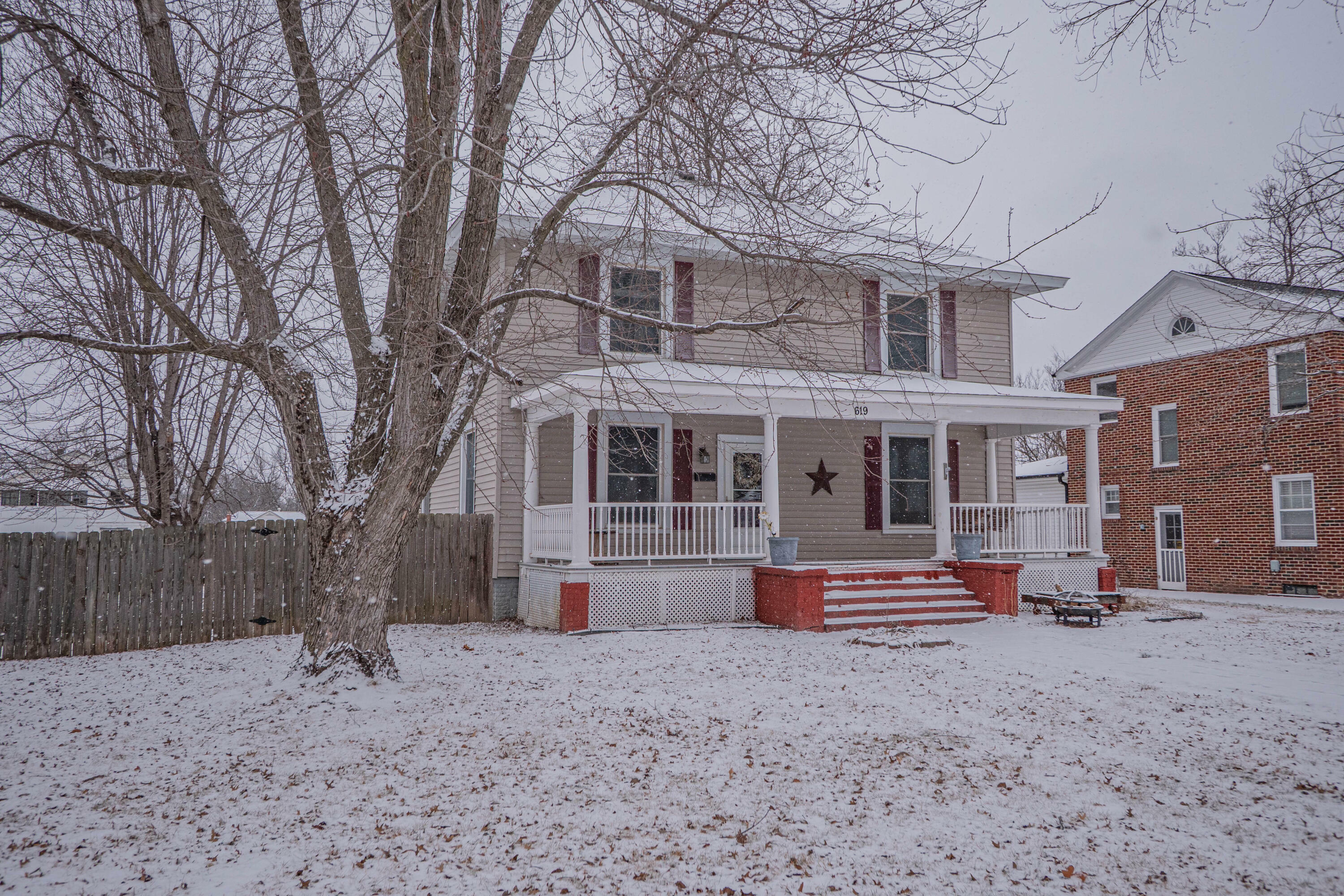 619 W Carpenter St.  Moberly MO 65270 photo