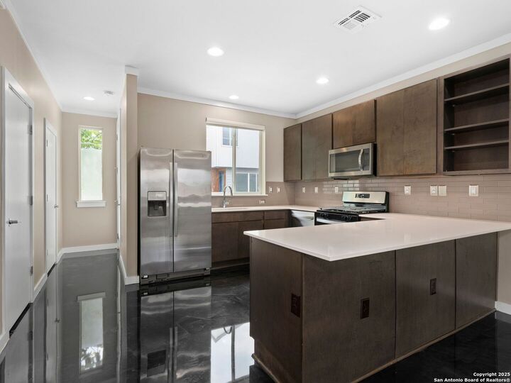 Property Photo: 330 Clay St Unit 8 TX 78204