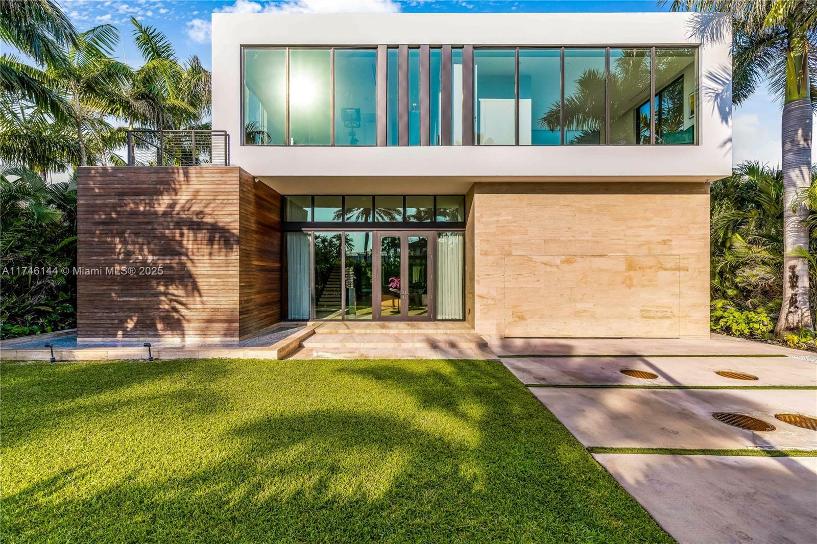 Property Photo: 250 Ocean Blvd FL 33160