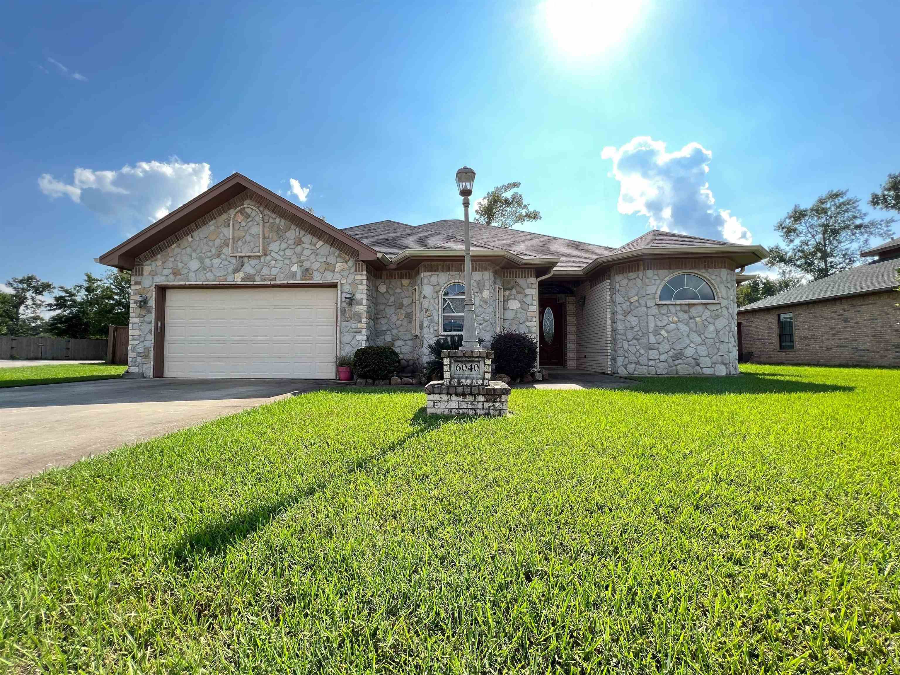 6040 Queens Court  Orange TX 77630 photo