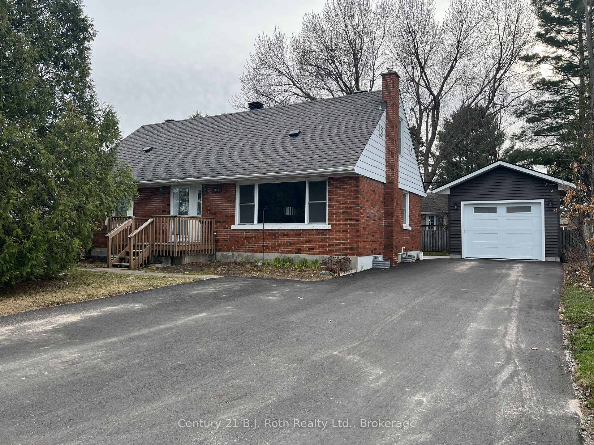 Photo de la propriété:  983 Clarence Street  ON P1B 3W1 