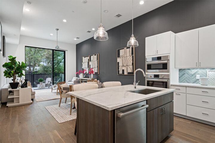Property Photo: 2505 Bluebonnet Lane 15 TX 78704