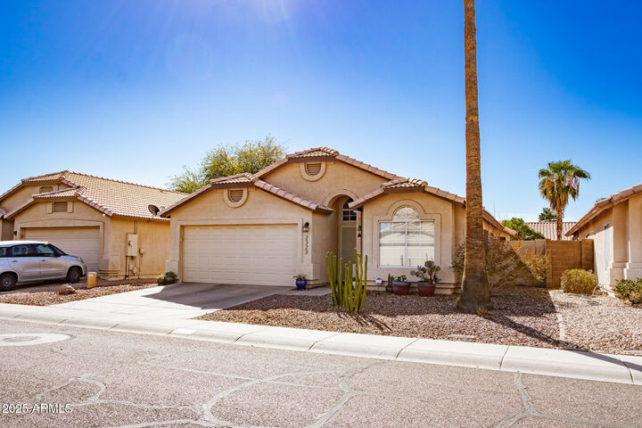 Property Photo:  2323 E Aire Libre Avenue  AZ 85022 