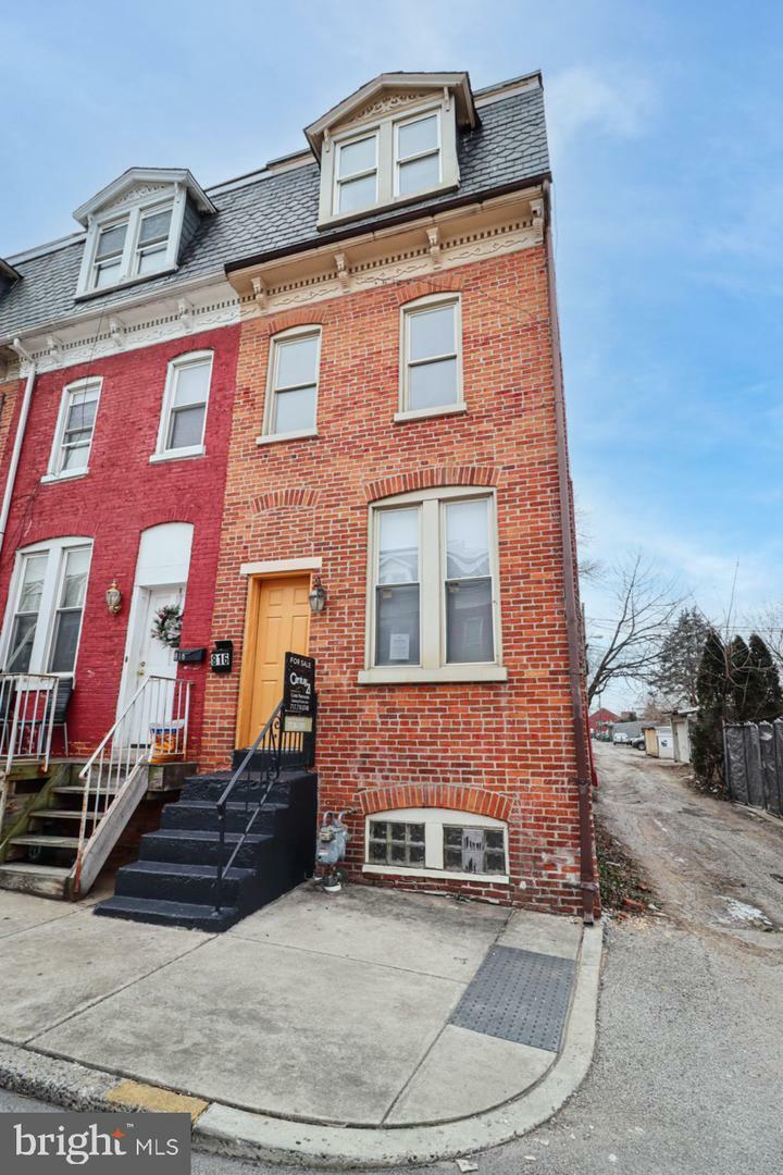 Property Photo:  816 S Beaver Street  PA 17403 