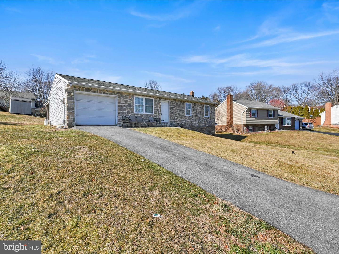 Property Photo:  2873 Fleetwood Drive  PA 17601 