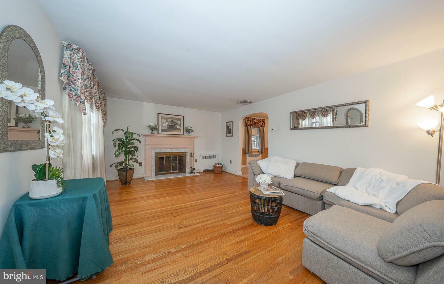 Property Photo:  12 Mulberry Lane  PA 19073 