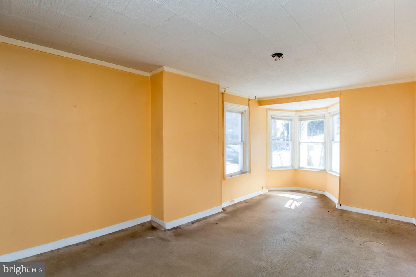 Property Photo:  94 Brunswick Avenue  NJ 08804 