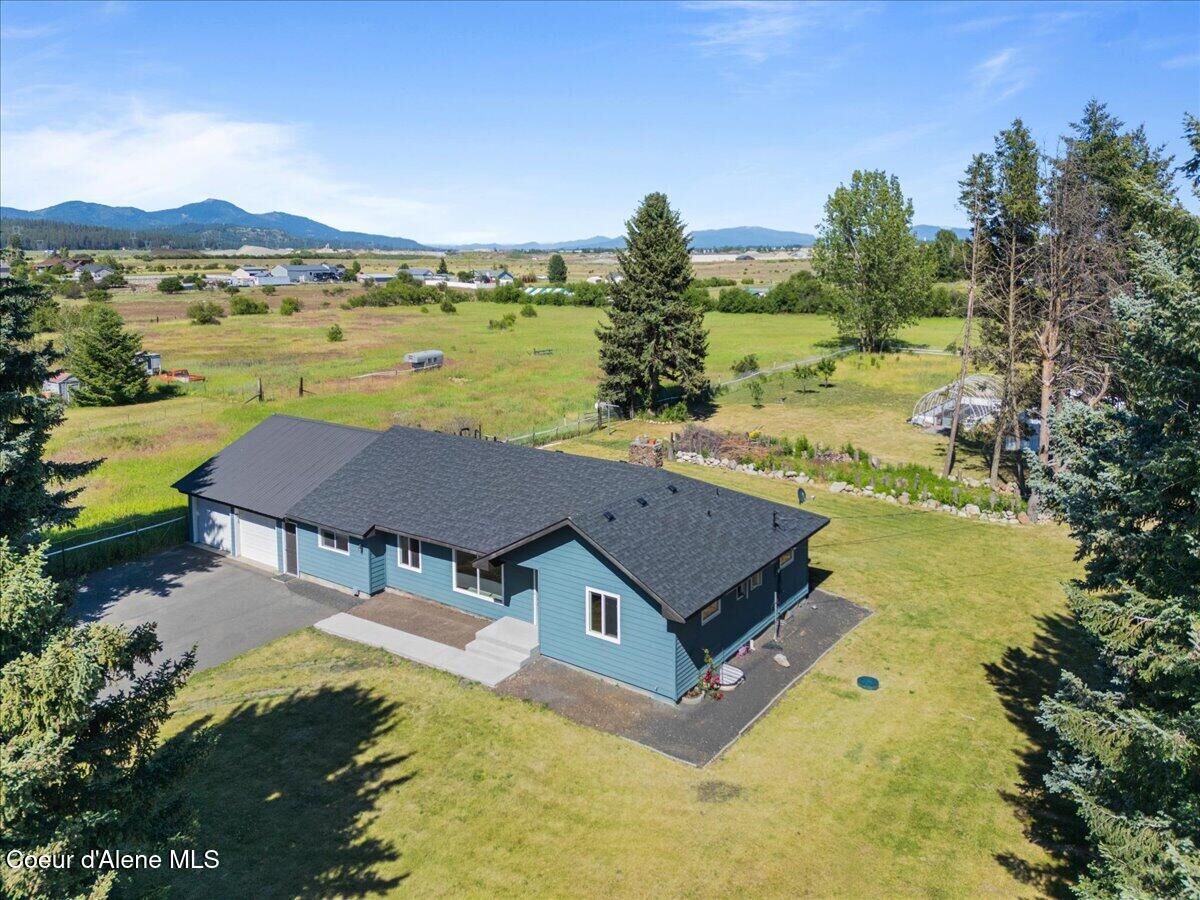 Property Photo:  6212 N Chase Road  WA 99025 