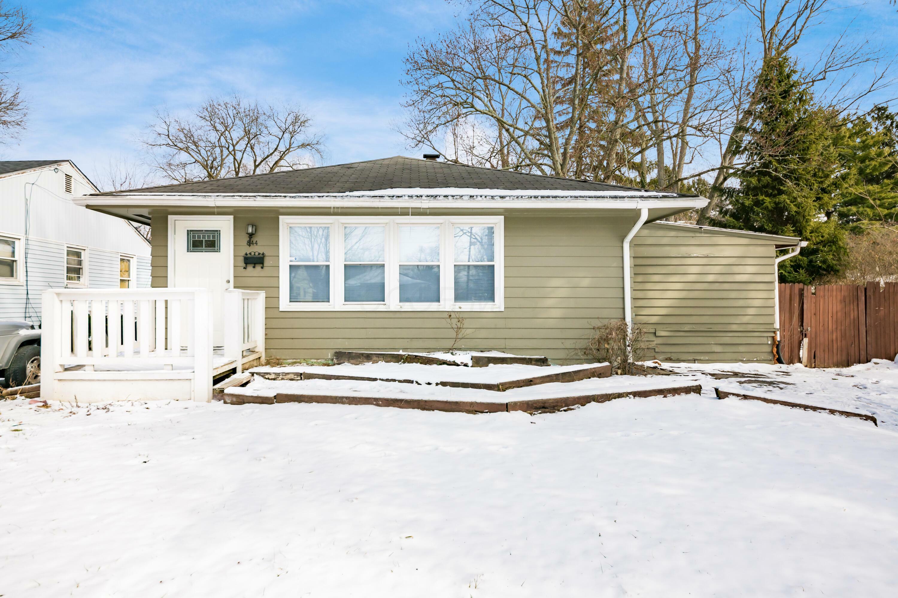 Property Photo:  844 S Ashburton Road  OH 43227 