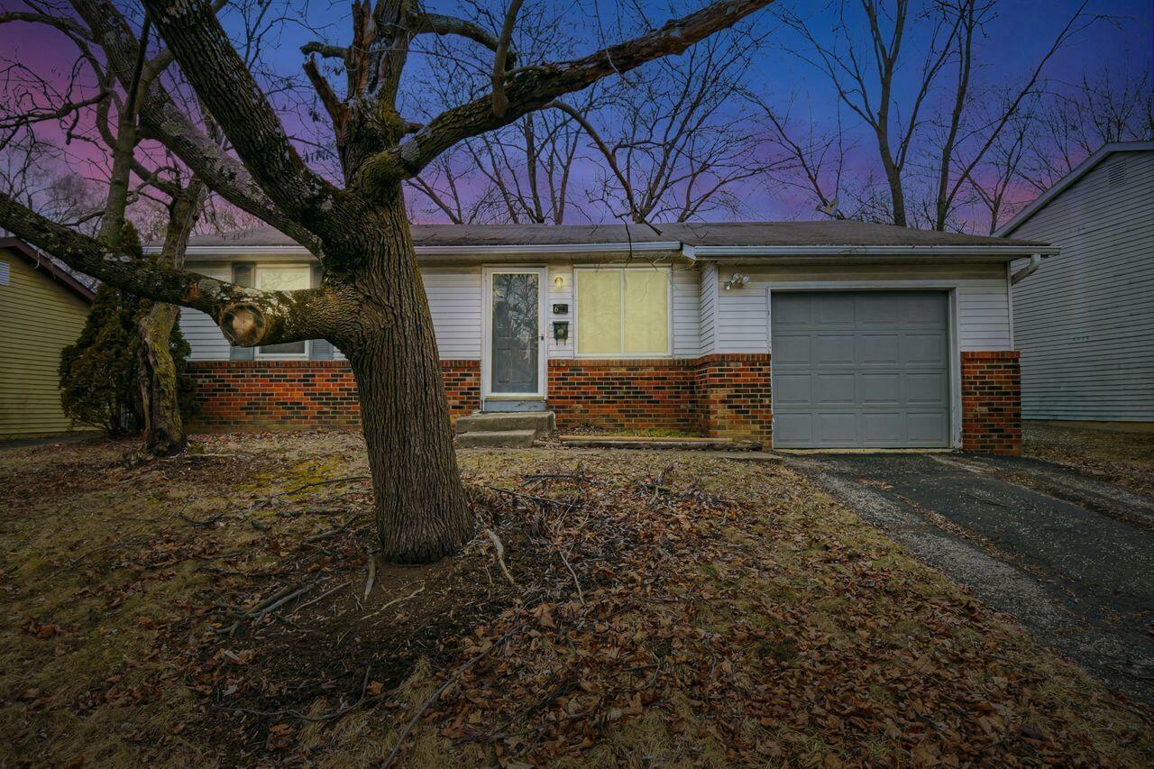 Property Photo:  825 Eliots Oak Road  OH 43228 