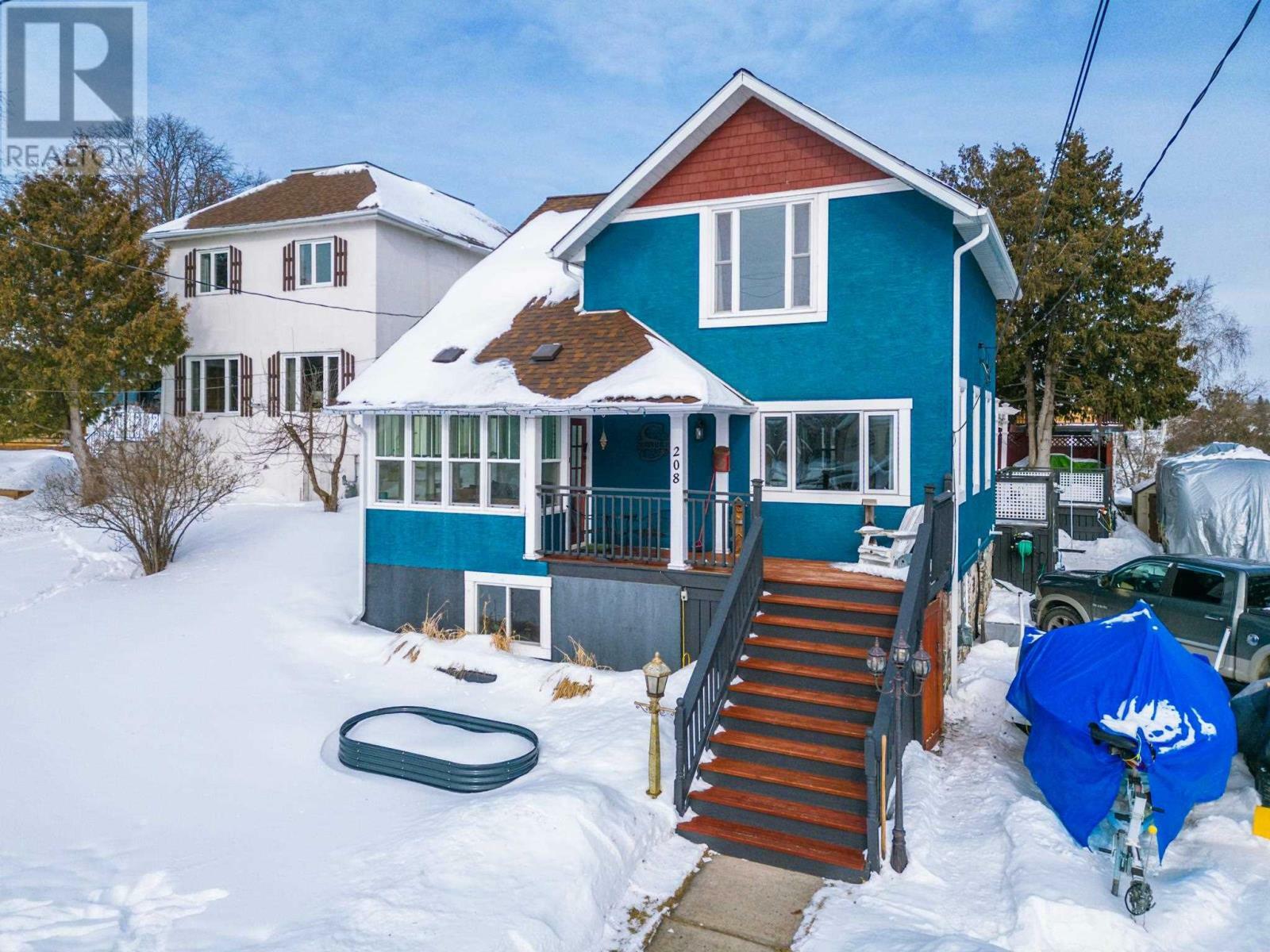 Property Photo:  208 Ottawa St  ON P0X 1C0 