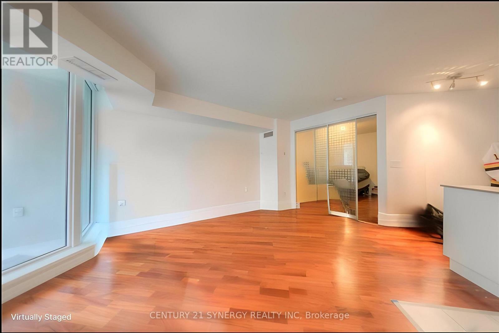 Photo de la propriété: 111 Elizabeth Street 1053 ON M5G 1P7