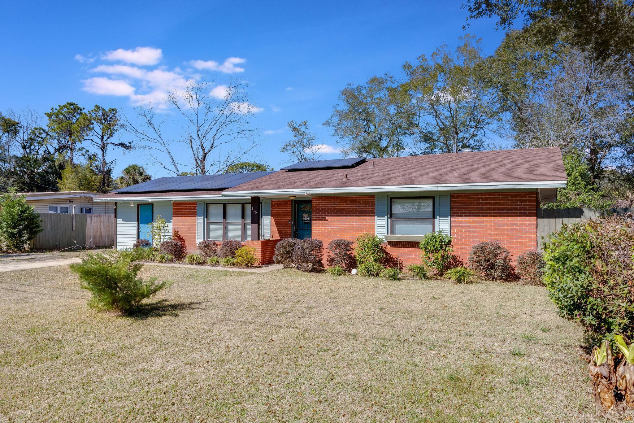 Property Photo:  116 Jamestown Avenue  FL 32547 