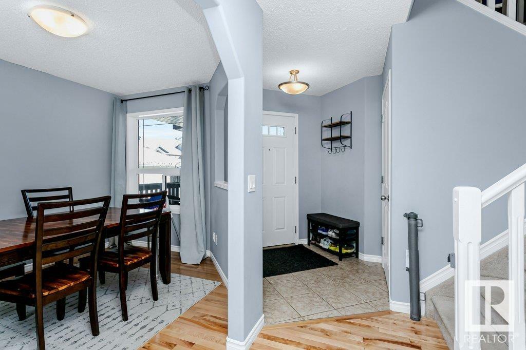 Photo de la propriété:  1332 118A Street SW  AB T6W 0C1 