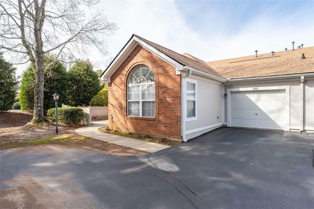 Property Photo: 3716 Vineyards Lake Circle NW U-2 GA 30144
