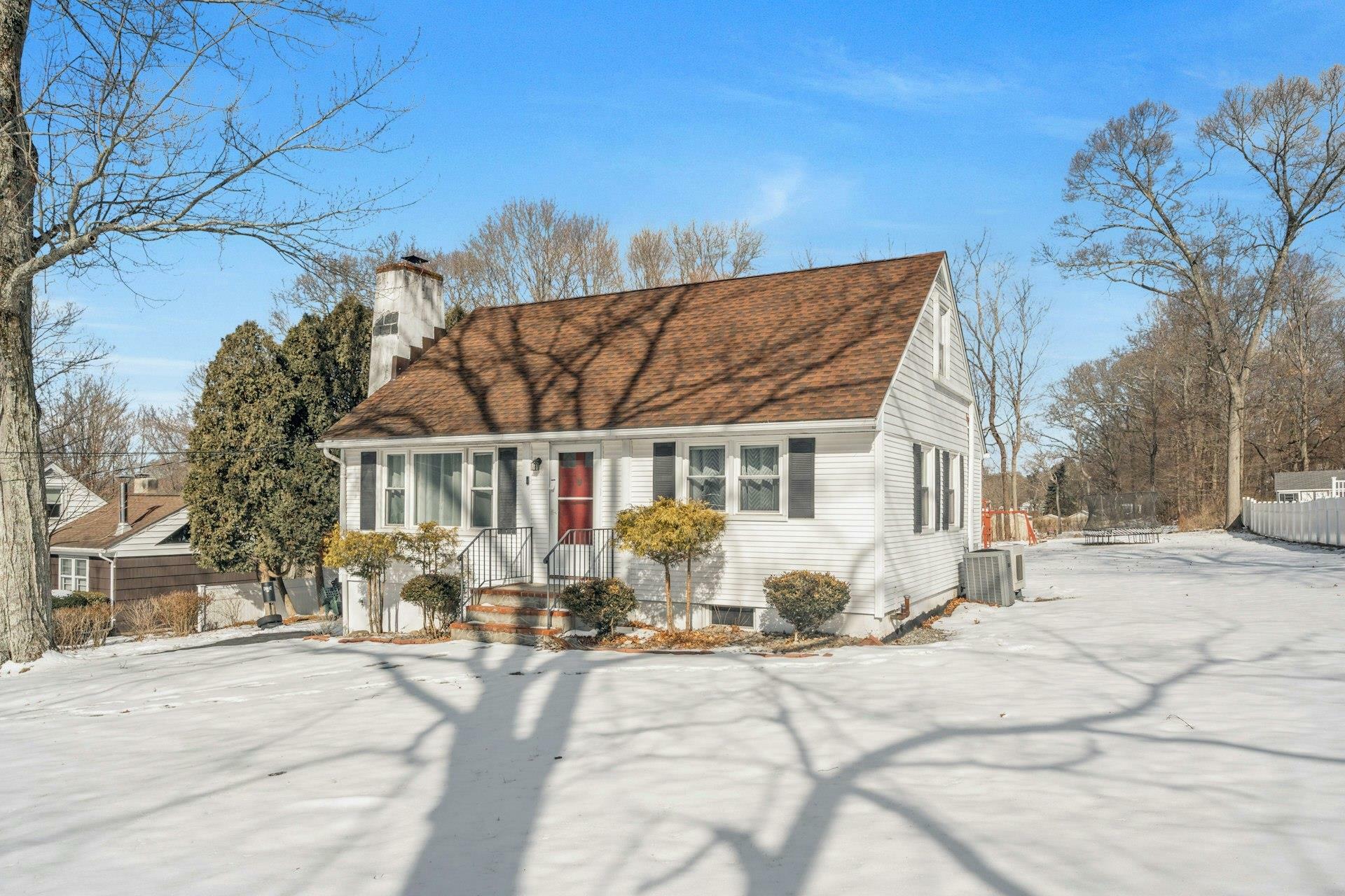 Property Photo:  1600 Strawberry Road  NY 10547 