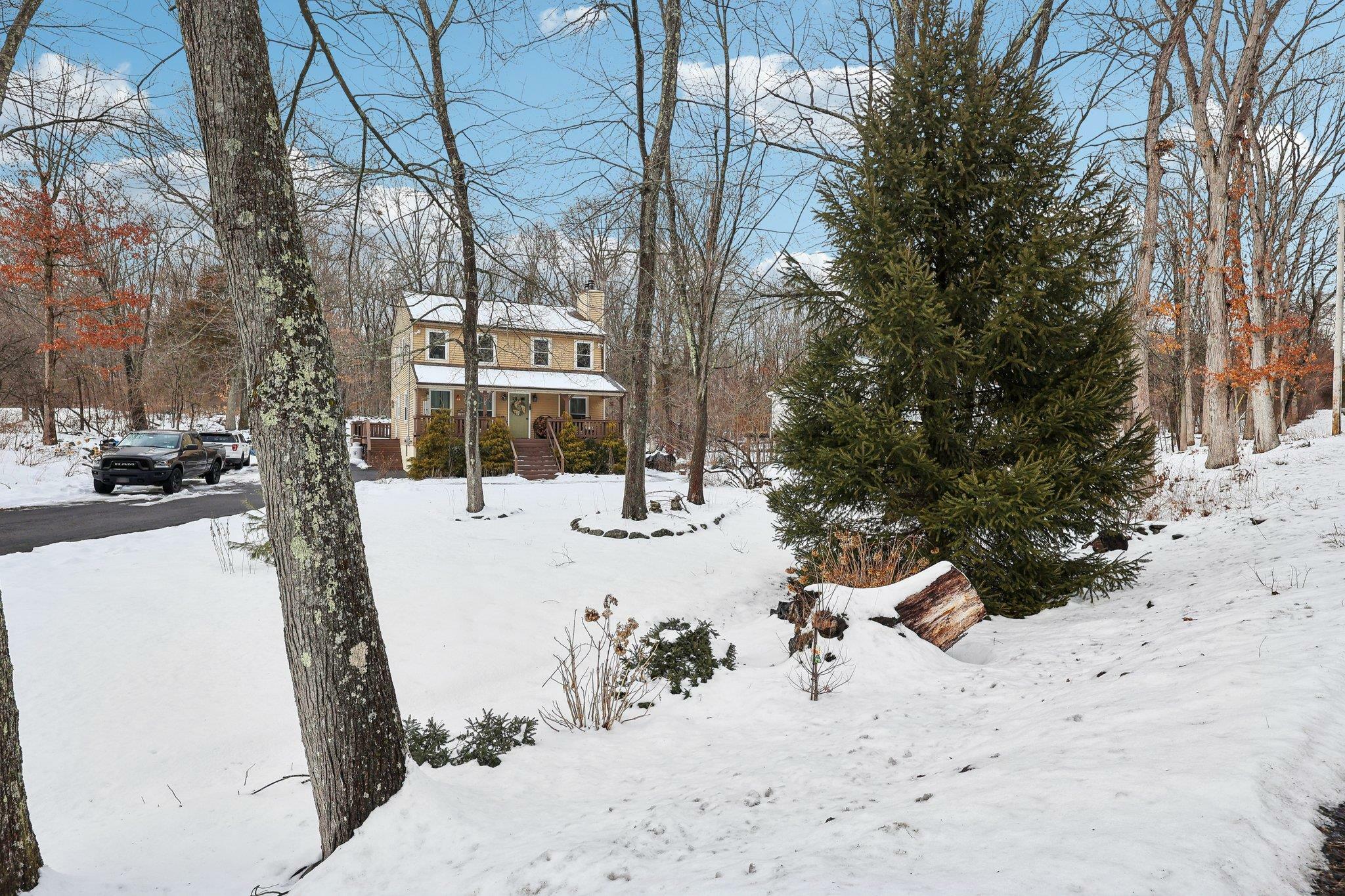 Property Photo:  9 Sarvis Lane  NY 12550 